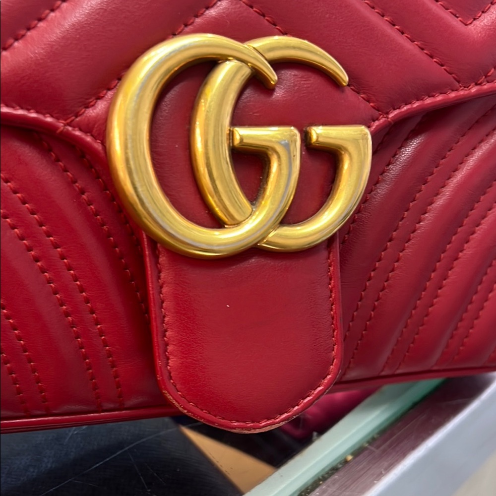 Gucci Red GG Marmont Chevron Shoulder Bag - Picture 2 of 11